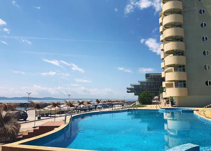 Отель Pomorie Sun