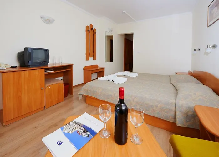 Отель Pomorie Sun