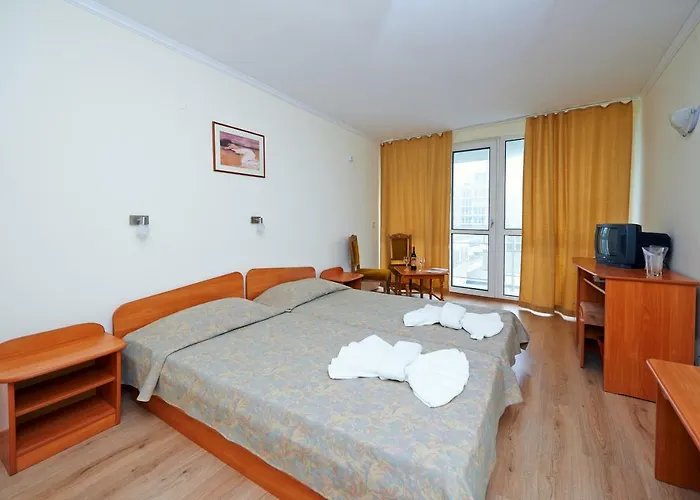 Отель Pomorie Sun